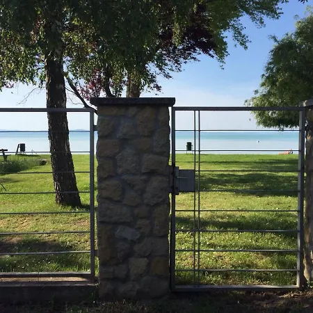 Balatoni Szello Apartman מלון דירות שיופוק
