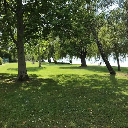 Balatoni Szello Apartman * שיופוק